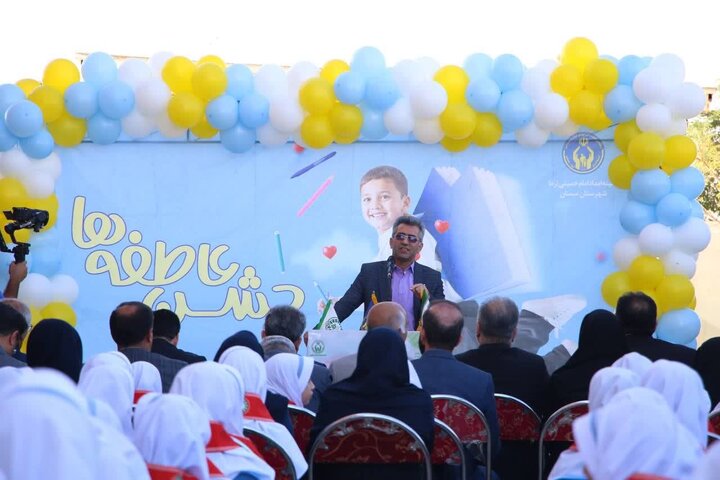 برگزاری «جشن عاطفه‌ها» در مدارس سمنان؛ روایت نوع‌دوستی با دستان کوچک