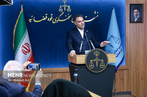 نشست خبری علی کاظمی، رئیس پژوهشگاه قوه قضاییه و سخنگوی قوه قضاییه