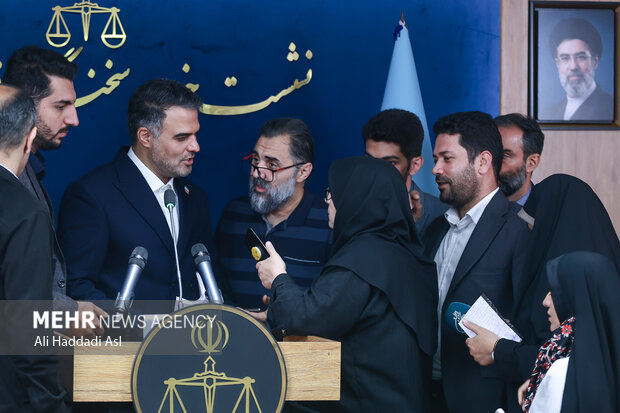 نشست خبری <a href='https://sayeb.ir/tag/%d8%b9%d9%84%db%8c-%da%a9%d8%a7%d8%b8%d9%85%db%8c'></div>علی کاظمی</a>، رئیس پژوهشگاه <a href='https://sayeb.ir/tag/%d9%82%d9%88%d9%87-%d9%82%d8%b6%d8%a7%db%8c%db%8c%d9%87'>قوه قضاییه</a> و <a href='https://sayeb.ir/tag/%d8%b3%d8%ae%d9%86%da%af%d9%88%db%8c-%d9%82%d9%88%d9%87-%d9%82%d8%b6%d8%a7%db%8c%db%8c%d9%87'>سخنگوی <a href='https://sayeb.ir/tag/%d9%82%d9%88%d9%87-%d9%82%d8%b6%d8%a7%db%8c%db%8c%d9%87'>قوه قضاییه</a></a>