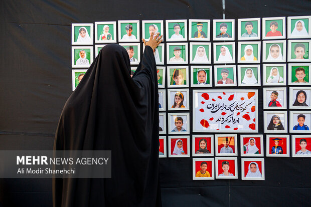 زنجیره انسانی «<a href='https://sayeb.ir/tag/%d8%ac%d8%a7%d9%86%d9%81%d8%af%d8%a7'></div>جان‌فدا</a>» در <a href='https://sayeb.ir/tag/%d9%85%d8%b4%d9%87%d8%af'>مشهد</a>