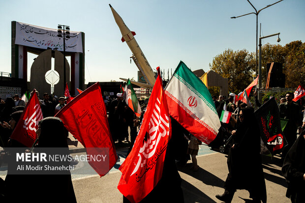 زنجیره انسانی «<a href='https://sayeb.ir/tag/%d8%ac%d8%a7%d9%86%d9%81%d8%af%d8%a7'></div>جان‌فدا</a>» در <a href='https://sayeb.ir/tag/%d9%85%d8%b4%d9%87%d8%af'>مشهد</a>