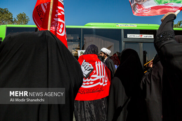 زنجیره انسانی «<a href='https://sayeb.ir/tag/%d8%ac%d8%a7%d9%86%d9%81%d8%af%d8%a7'></div>جان‌فدا</a>» در <a href='https://sayeb.ir/tag/%d9%85%d8%b4%d9%87%d8%af'>مشهد</a>