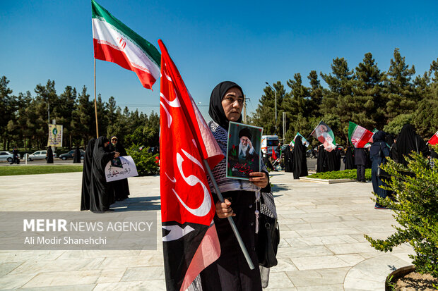 زنجیره انسانی «<a href='https://sayeb.ir/tag/%d8%ac%d8%a7%d9%86%d9%81%d8%af%d8%a7'></div>جان‌فدا</a>» در <a href='https://sayeb.ir/tag/%d9%85%d8%b4%d9%87%d8%af'>مشهد</a>