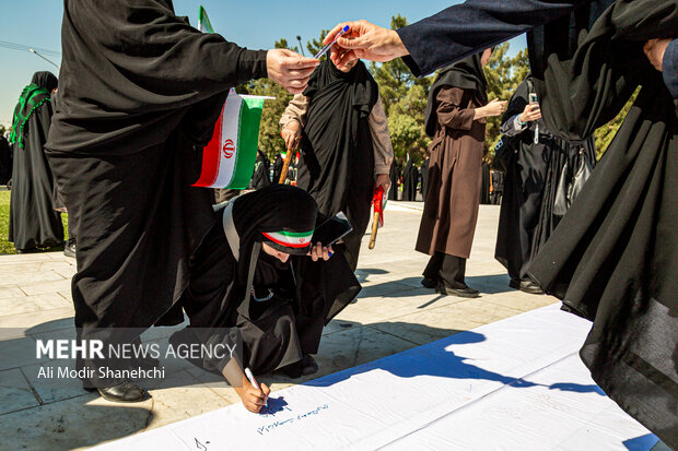 زنجیره انسانی «<a href='https://sayeb.ir/tag/%d8%ac%d8%a7%d9%86%d9%81%d8%af%d8%a7'></div>جان‌فدا</a>» در <a href='https://sayeb.ir/tag/%d9%85%d8%b4%d9%87%d8%af'>مشهد</a>