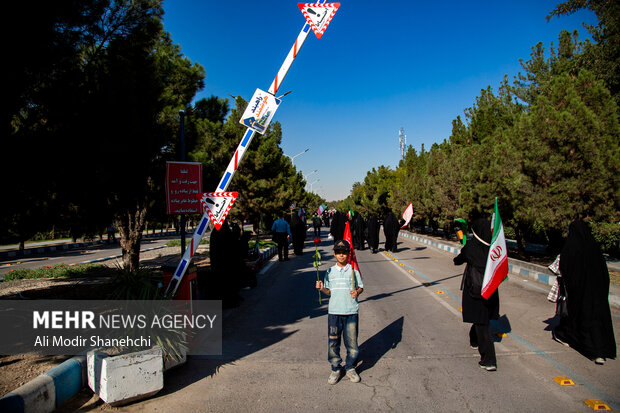 زنجیره انسانی «<a href='https://sayeb.ir/tag/%d8%ac%d8%a7%d9%86%d9%81%d8%af%d8%a7'></div>جان‌فدا</a>» در <a href='https://sayeb.ir/tag/%d9%85%d8%b4%d9%87%d8%af'>مشهد</a>