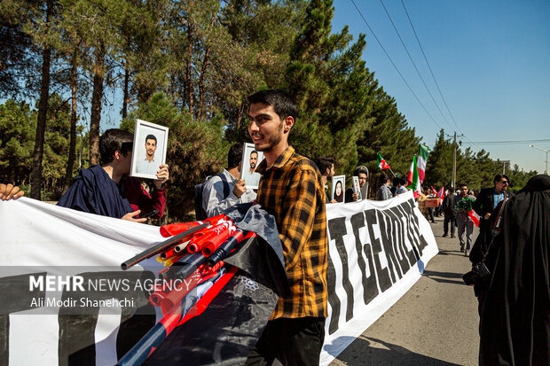 زنجیره انسانی «<a href='https://sayeb.ir/tag/%d8%ac%d8%a7%d9%86%d9%81%d8%af%d8%a7'></div>جانفدا</a>» در <a href='https://sayeb.ir/tag/%d9%85%d8%b4%d9%87%d8%af'>مشهد</a>