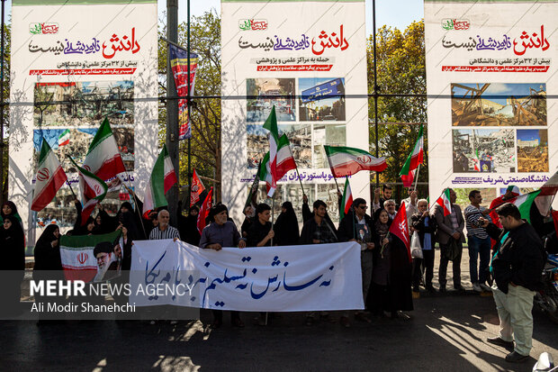 زنجیره انسانی «<a href='https://sayeb.ir/tag/%d8%ac%d8%a7%d9%86%d9%81%d8%af%d8%a7'></div>جان‌فدا</a>» در <a href='https://sayeb.ir/tag/%d9%85%d8%b4%d9%87%d8%af'>مشهد</a>
