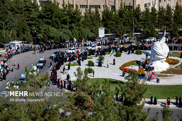 زنجیره انسانی «<a href='https://sayeb.ir/tag/%d8%ac%d8%a7%d9%86%d9%81%d8%af%d8%a7'></div>جان‌فدا</a>» در <a href='https://sayeb.ir/tag/%d9%85%d8%b4%d9%87%d8%af'>مشهد</a>