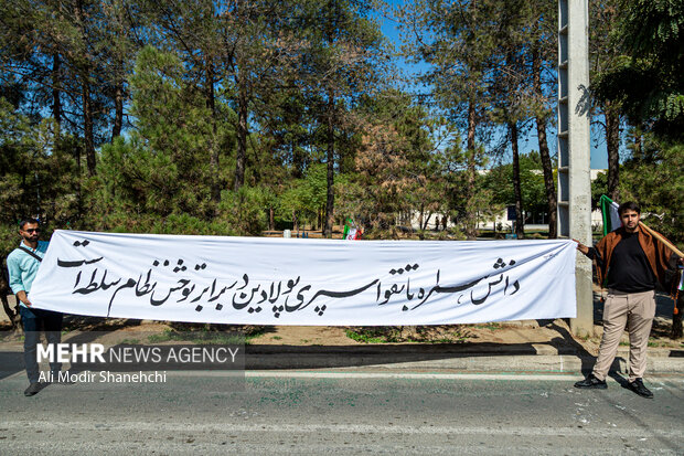 زنجیره انسانی «<a href='https://sayeb.ir/tag/%d8%ac%d8%a7%d9%86%d9%81%d8%af%d8%a7'></div>جان‌فدا</a>» در <a href='https://sayeb.ir/tag/%d9%85%d8%b4%d9%87%d8%af'>مشهد</a>