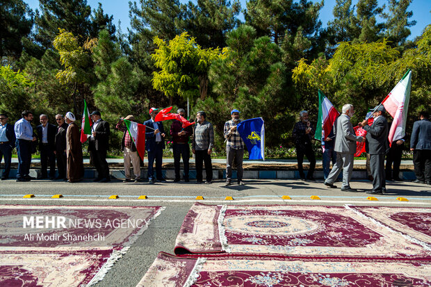 زنجیره انسانی «<a href='https://sayeb.ir/tag/%d8%ac%d8%a7%d9%86%d9%81%d8%af%d8%a7'></div>جان‌فدا</a>» در <a href='https://sayeb.ir/tag/%d9%85%d8%b4%d9%87%d8%af'>مشهد</a>