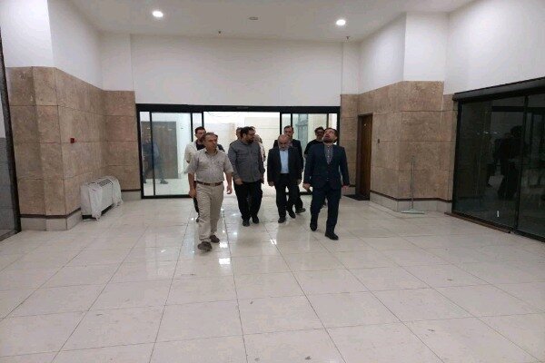 موانع تکمیل تالار مرکزی سنندج بررسی شد؛ تأکید بر تسریع در بهره‌برداری