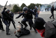 450,000 people partake in student protest demo. in France