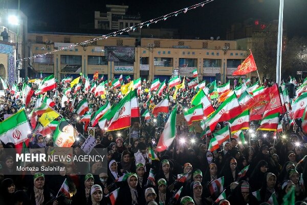بام ایران مهیای هنرنمایی جانفدایان؛ «لبیک یا خامنه‌ای» خاموش نمی‌شود