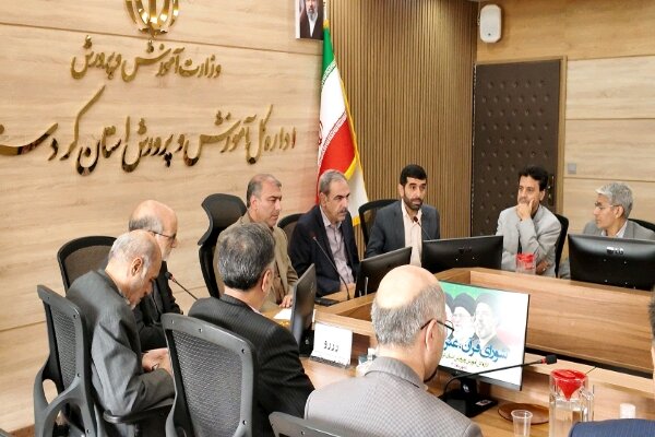 حسینی: نماز باید در صدر برنامه‌های تربیتی مدارس کردستان قرار گیرد