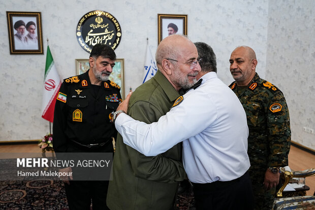 دیدار فرمانده و اعضای ستاد فرماندهی انتظامی کشور با رئیس مجلس