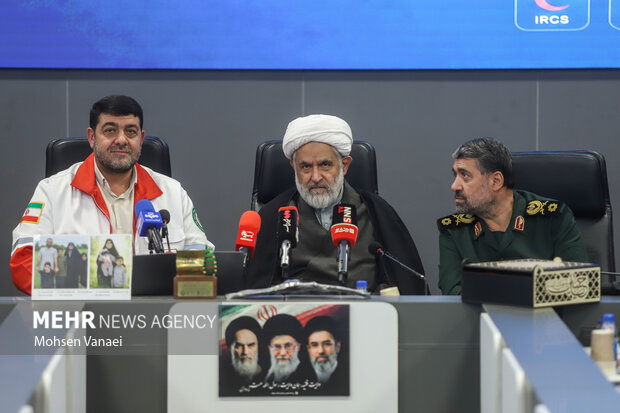 نشست امضای تفاهمنامه همکاری <a href='https://sayeb.ir/tag/%d8%b3%d8%a7%d8%b2%d9%85%d8%a7%d9%86-%d8%a8%d8%b3%db%8c%d8%ac'></div>سازمان بسیج</a> و هلال احمر