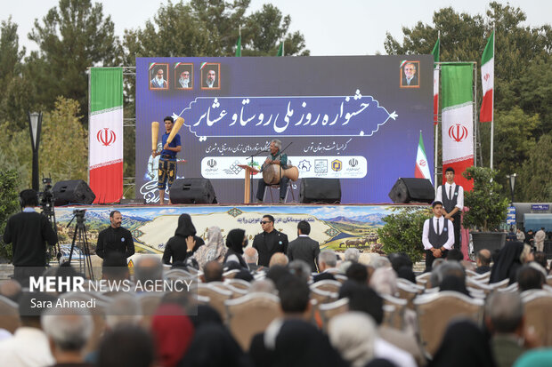 جشنواره <a href='https://sayeb.ir/tag/%d8%b1%d9%88%d8%b2-%d9%85%d9%84%db%8c-%d8%b1%d9%88%d8%b3%d8%aa%d8%a7'></div>روز ملی روستا</a> و <a href='https://sayeb.ir/tag/%d8%b9%d8%b4%d8%a7%db%8c%d8%b1'>عشایر</a> در آرامگاه فردوسی
