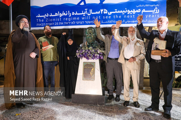 آیین رونمایی از سردیس <a href='https://sayeb.ir/tag/%d8%b4%d9%87%db%8c%d8%af'></div>شهید</a> <a href='https://sayeb.ir/tag/%d9%85%d9%82%d8%a7%d9%88%d9%85%d8%aa'>مقاومت</a>، سردار محمدسعید ایزدی