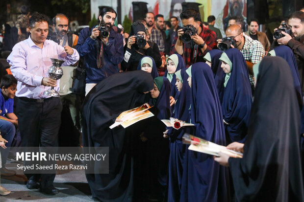 آیین رونمایی از سردیس <a href='https://sayeb.ir/tag/%d8%b4%d9%87%db%8c%d8%af'></div>شهید</a> <a href='https://sayeb.ir/tag/%d9%85%d9%82%d8%a7%d9%88%d9%85%d8%aa'>مقاومت</a>، سردار محمدسعید ایزدی