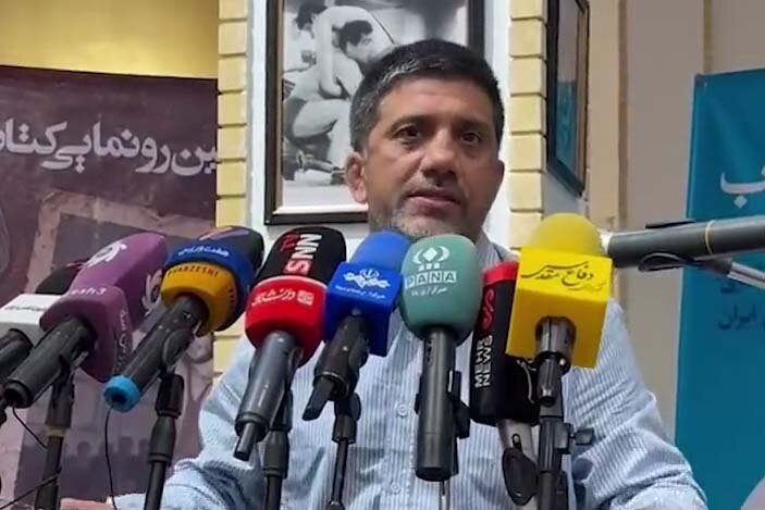 حق دارم در مورد فوتبال صحبت کنم؛ به دوستان پیغام دادم نترسید نمیآیم!