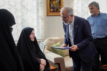 ادای احترام مدیرعامل بانک مسکن به مقام شامخ سپهبد شهید پاکپور