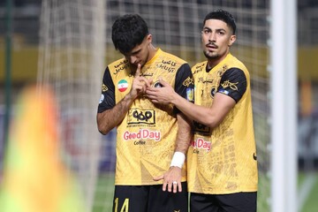 شب پر از زجر فجر در برابر سپاهان در نقش‌جهان
