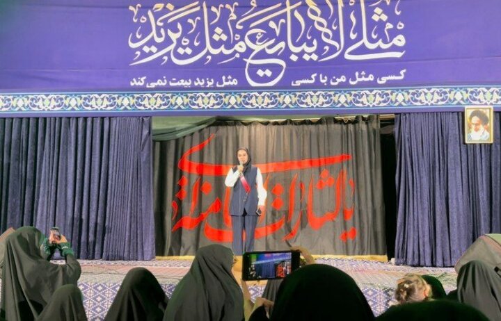 حضور بانوی قهرمان جهان رشته موی تای در تجمع مردم قم