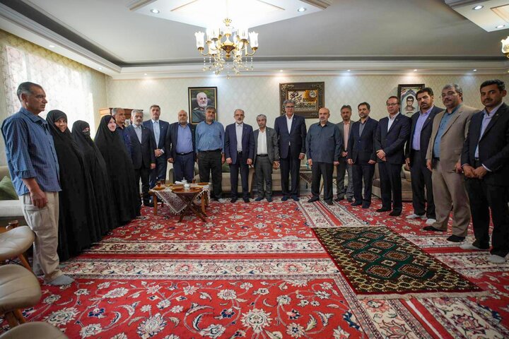 ادای احترام مدیرعامل بانک مسکن به مقام شامخ سپهبد شهید پاکپور