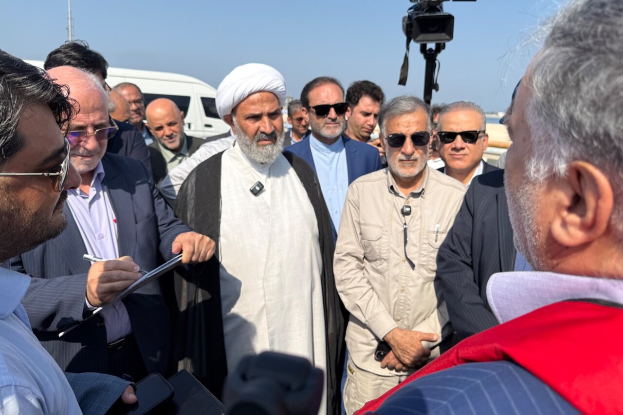 پژمانفر: مقاومت مردم خارگ و ایثار کارکنان صنعت نفت ماندگار است