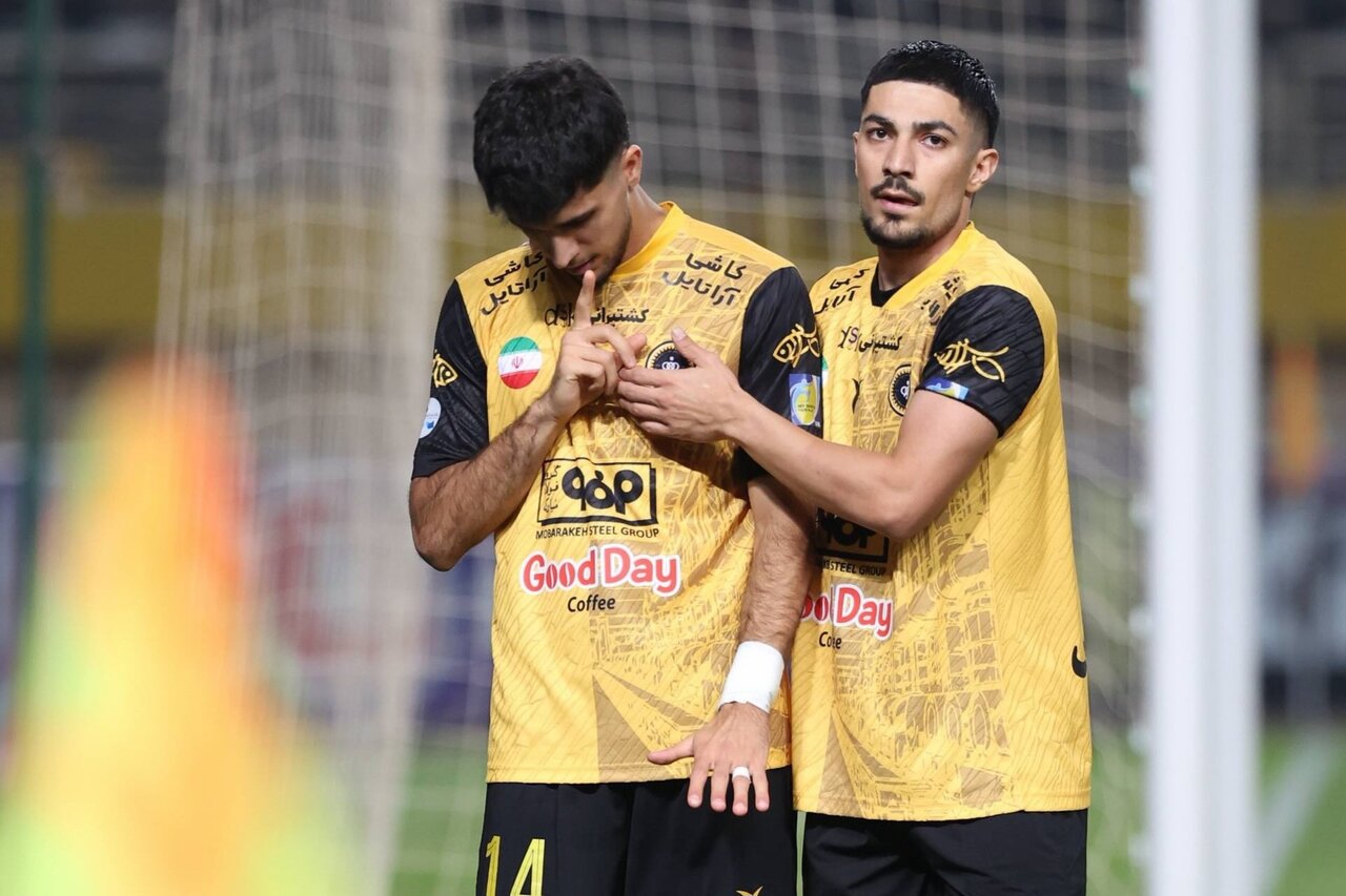 شب پر از زجر فجر در برابر سپاهان در نقشجهان