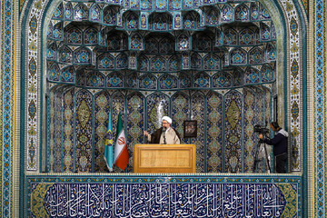 امام جمعه تبریز: حمایت مردم مسئولیت دولت در قبال معیشت را بیشتر می‌کند