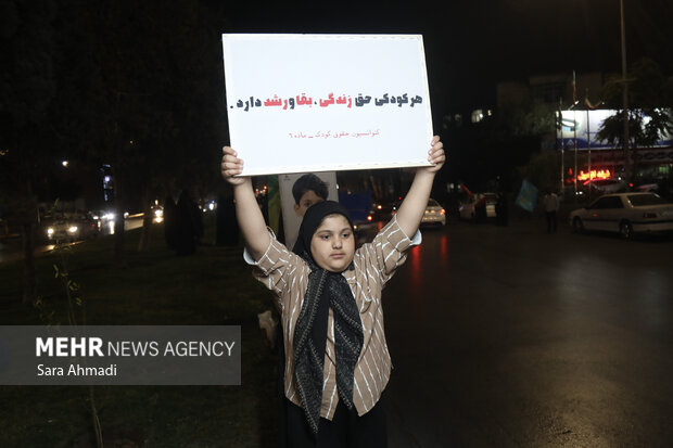 گرامیداشت شهدای مدرسه میناب در روز جهانی کودک در مشهد