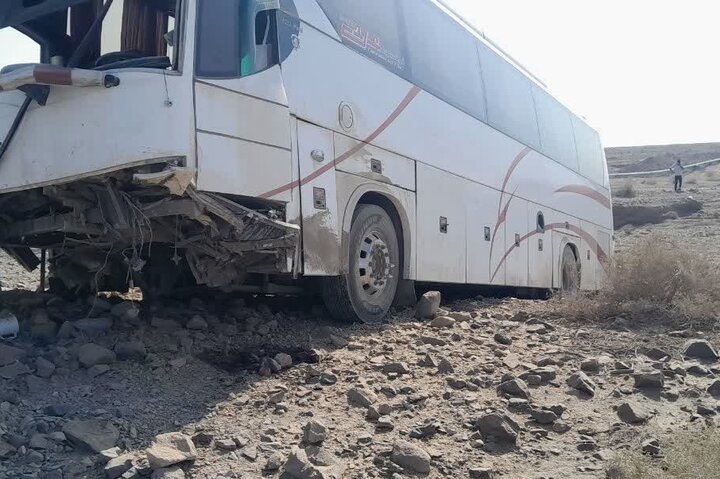 خروج اتوبوس از جاده در محور چادرملو–ساغند