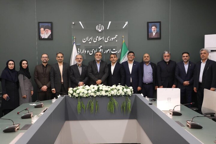 استقبال معاون وزیر اقتصاد از عملکرد بانک مسکن در تامین مالی پروژه‌ها