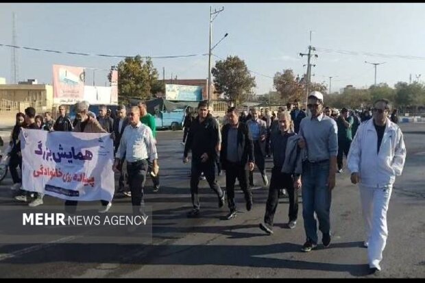 پیاده‌روی خانوادگی در شیروان