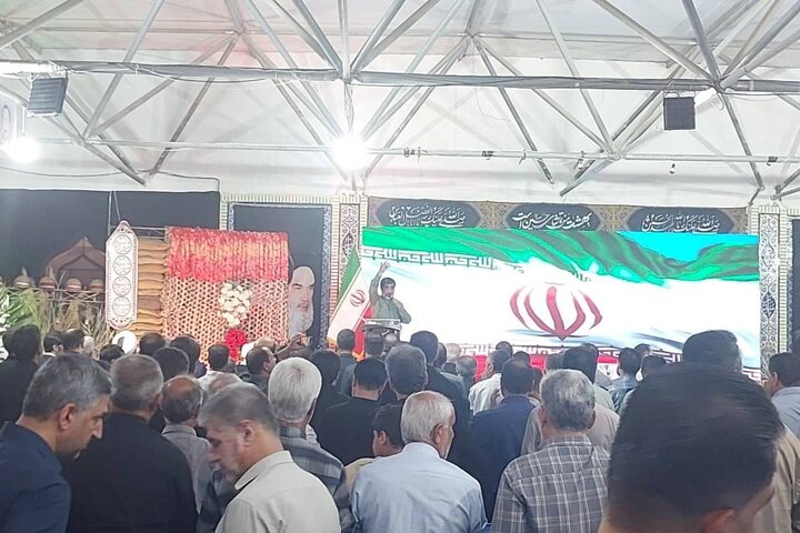 رجزخوانی حاج مهدی سلحشور در جمع مردم دشتستان