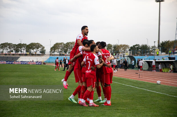 لیگ برتر فوتبال - پرسپولیس و <a href='https://sayeb.ir/tag/%d8%b5%d9%86%d8%b9%d8%aa-%d9%86%d9%81%d8%aa'></div>صنعت نفت</a>