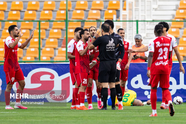 لیگ برتر فوتبال - پرسپولیس و صنعت نفت