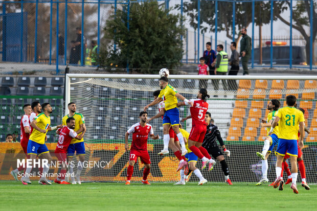 لیگ برتر فوتبال - پرسپولیس و صنعت نفت
