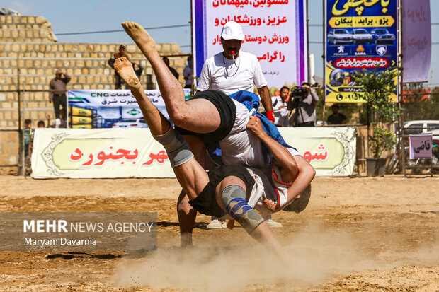 مسابقات کشتی با چوخه در بجنورد