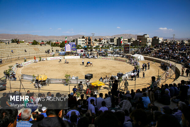 مسابقات کشتی با چوخه در بجنورد