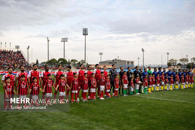 لیگ برتر فوتبال - پرسپولیس و صنعت نفت آبادان