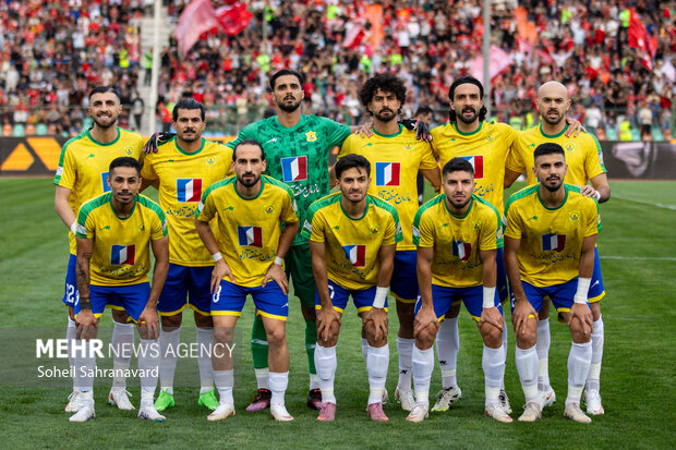 لیگ برتر فوتبال - پرسپولیس و صنعت نفت آبادان