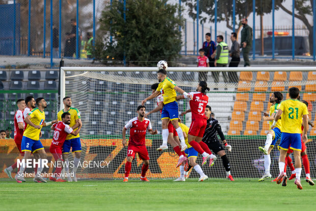 لیگ برتر فوتبال - پرسپولیس و صنعت نفت آبادان
