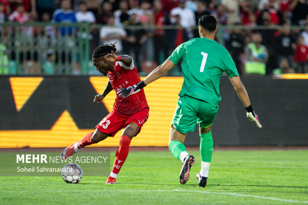 لیگ برتر فوتبال - پرسپولیس و صنعت نفت آبادان
