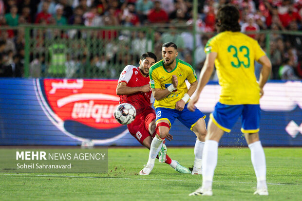 لیگ برتر فوتبال - پرسپولیس و صنعت نفت آبادان