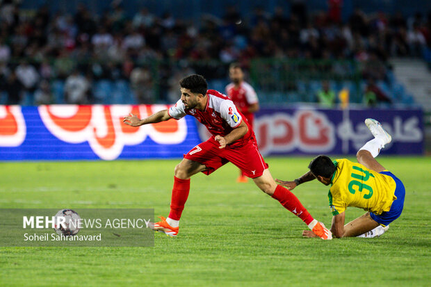 لیگ برتر فوتبال - پرسپولیس و صنعت نفت آبادان