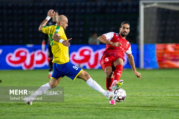 لیگ برتر فوتبال - پرسپولیس و صنعت نفت آبادان
