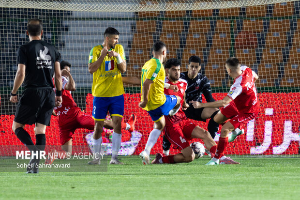 لیگ برتر فوتبال - پرسپولیس و صنعت نفت آبادان