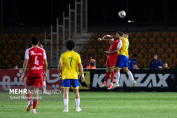 لیگ برتر فوتبال - پرسپولیس و صنعت نفت آبادان